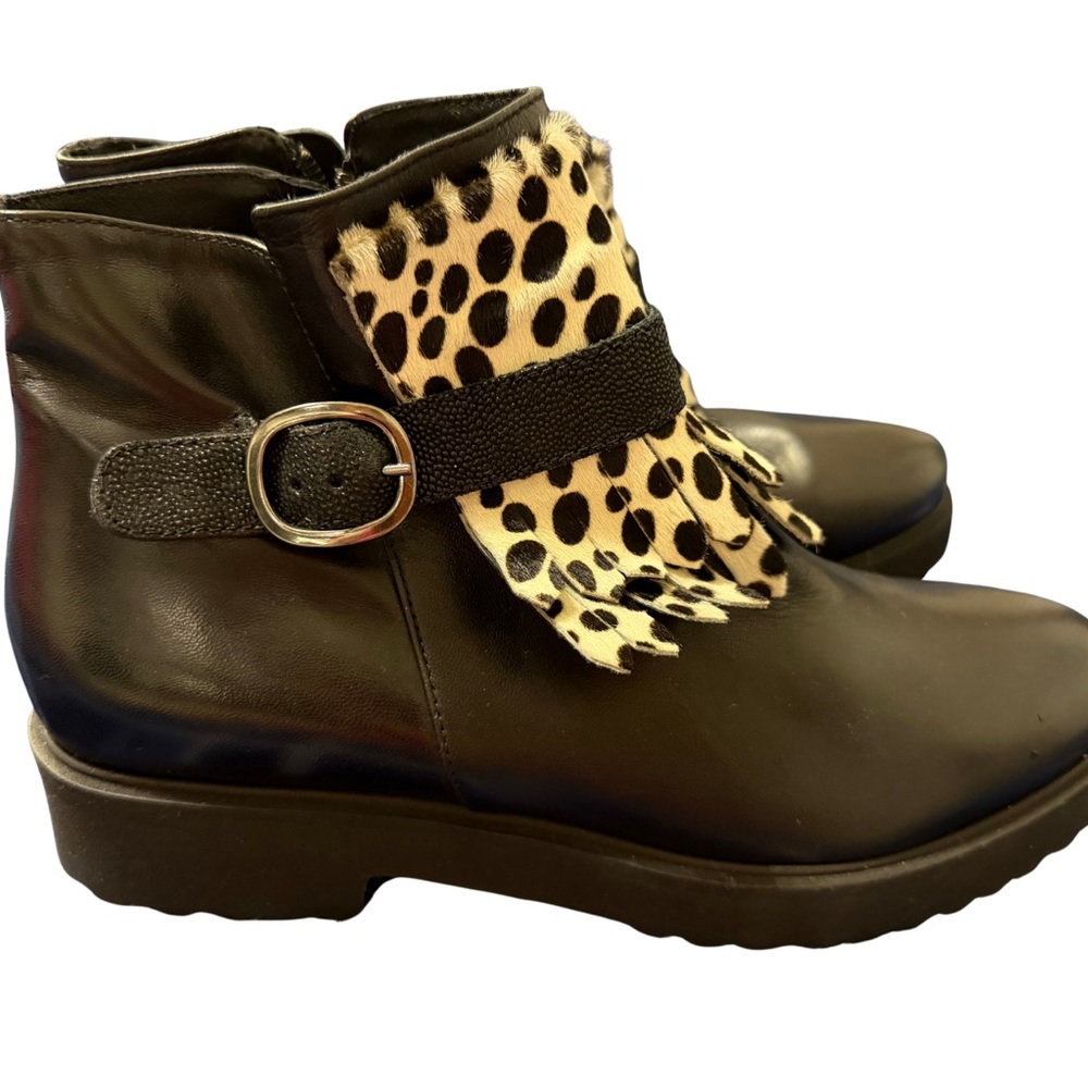 Stylish Black Ankle Boots with Animal Print Accent
